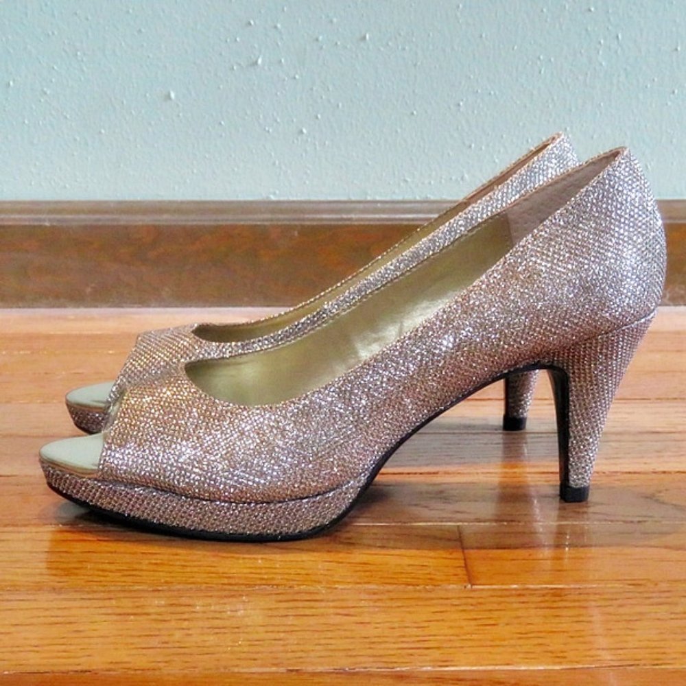 BANDOLINO Gold Peep-Toe Platform Heels - NEW Sz 8M